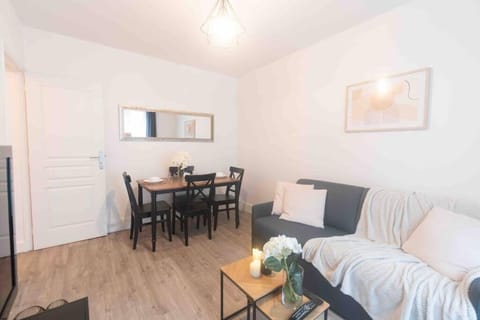 Le Parisien-Clichy-2 pièces Zen Apartment in Clichy