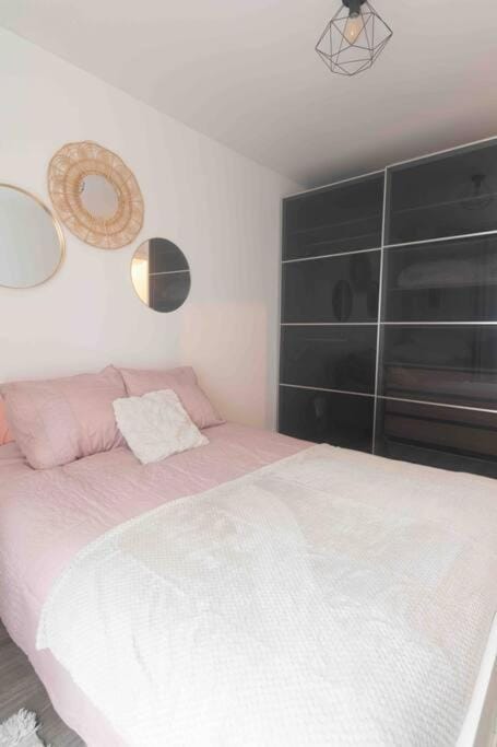 Le Parisien-Clichy-2 pièces Zen Apartment in Clichy