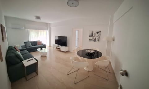 Communal lounge/ TV room, TV and multimedia, Living room, Seating area