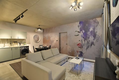 TV and multimedia, Kitchen or kitchenette, Living room, Seating area