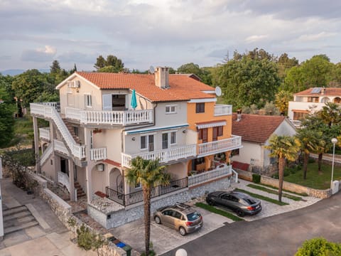 Nearby landmark, Neighbourhood, Street view