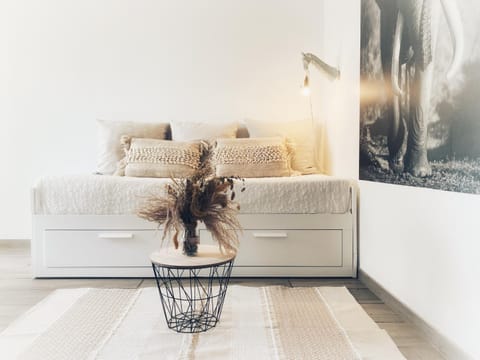 Bed, Living room, Photo of the whole room, Seating area, Bedroom