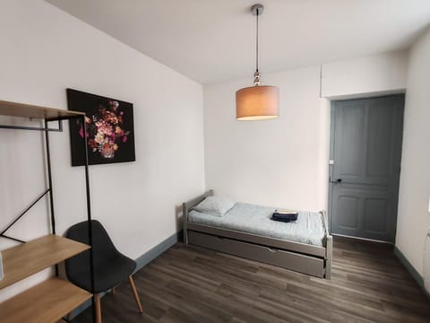 Bed, Photo of the whole room, Bedroom, wardrobe