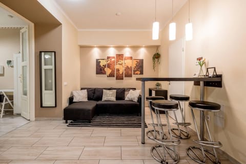 Seating area, Dining area