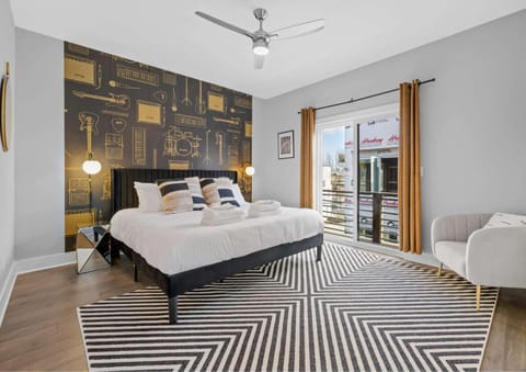 5 mins to DT ~Gameroom ~ Balcony~Sleeps 10~Karaoke House in East Nashville