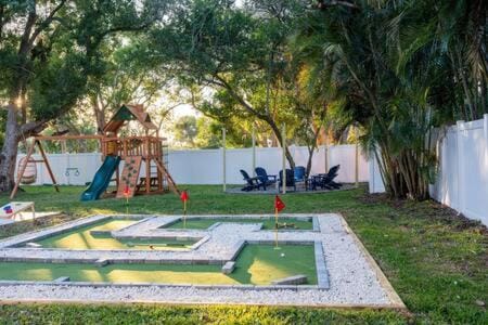 1 Mile to Honeymoon Island ~Heated Pool ~Putt Putt House in Palm Harbor