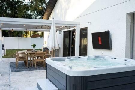 1 Mile to Honeymoon Island ~Heated Pool ~Putt Putt House in Palm Harbor