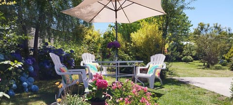 Patio, Spring, Day, Natural landscape, Garden, Garden view