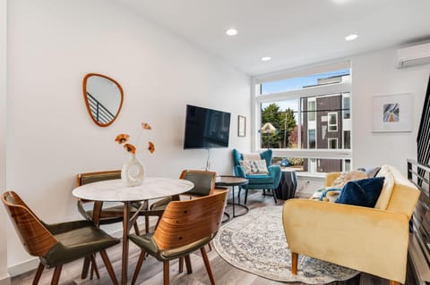 Perch - Woodland Suite House in Fremont