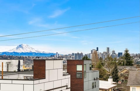 Perch - Woodland Suite House in Fremont