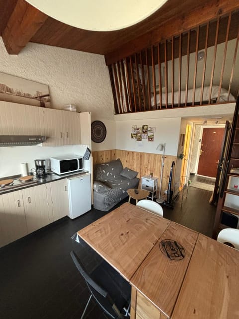 Duplex rénové dans résidence privé proche de toutes commodités place de parking inclu Apartment in Auvergne-Rhône-Alpes