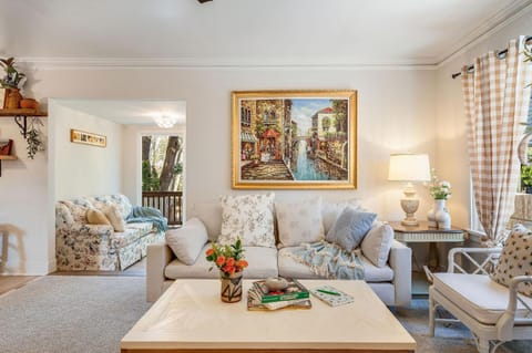 Perch - Brygger Cottage House in Magnolia Seattle