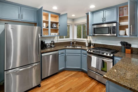 Perch - Aurora Abode House in South Lake Union