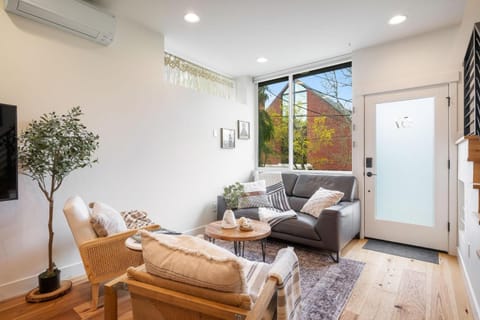 Perch - The Ashworth 67 House in Fremont