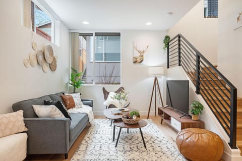 Perch - The Ashworth 69 House in Fremont