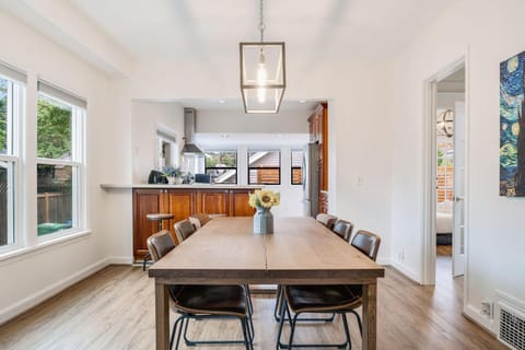 Perch - Queen Ann Vintage Charm House in Queen Anne