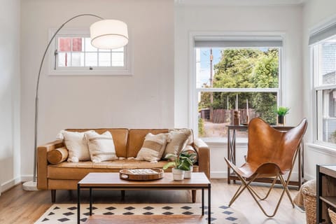 Perch - Queen Ann Vintage Charm House in Queen Anne