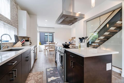 Perch - Traveler's Gem House in Queen Anne