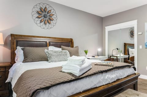 Perch - Sammamish Cottage House in Lake Sammamish