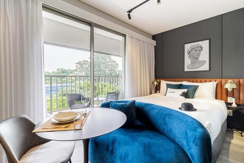 Bed, Day, View (from property/room), Balcony/Terrace, Living room, Photo of the whole room, Seating area, Dining area, Bedroom