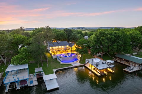 LBJ Lodge Concierge Services House in Kingsland