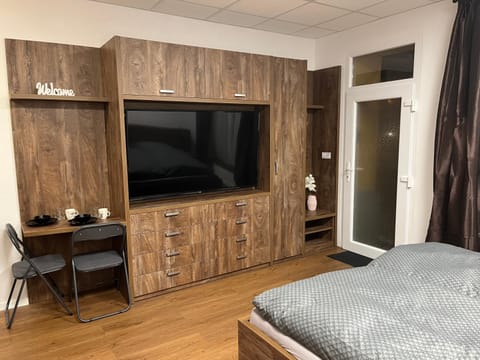 TV and multimedia, Photo of the whole room