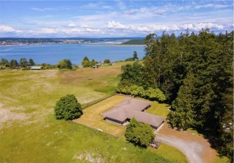 Perch - Balda Getaway House in Whidbey Island