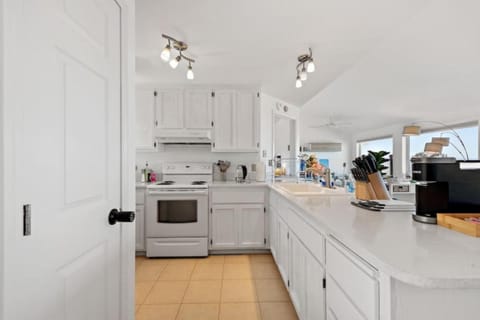 Perch - West Beach Point House in Whidbey Island