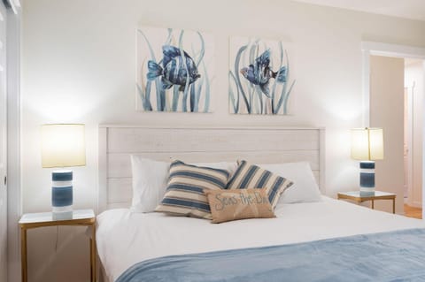 Perch - Seascape Summit House in Whidbey Island