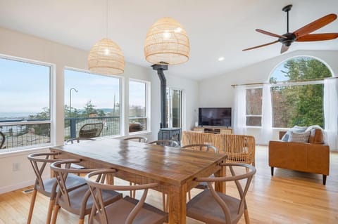 Perch - Seascape Summit House in Whidbey Island