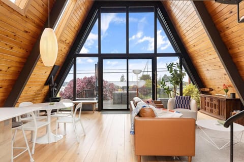 Perch - Shorewood A Frame House in Greenbank