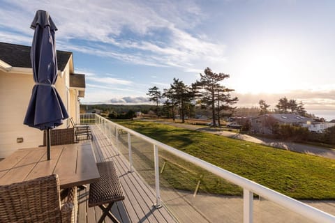 Perch - Sierra Retreat 34 House in Whidbey Island