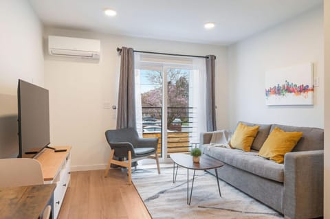 Perch - Winslow Place House in Fremont