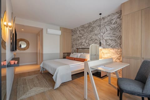 Photo of the whole room, Bedroom, air conditioner