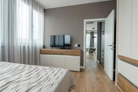 Bed, TV and multimedia, Bedroom, wardrobe