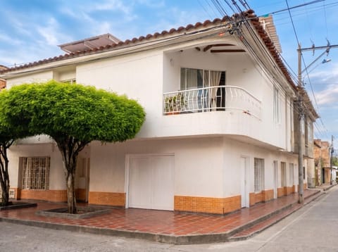 Property building, Facade/entrance, Neighbourhood, Street view, pet friendly