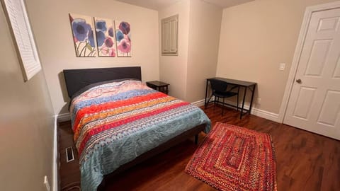 Affordable Downtown Private Rooms Apartment in Windsor
