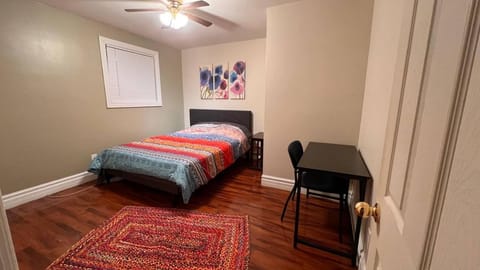 Affordable Downtown Private Rooms Apartment in Windsor