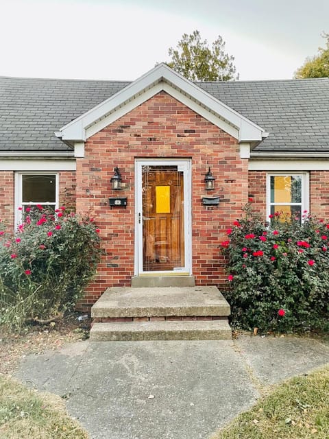 Centrally Located EVV Apartments Apartment in Evansville