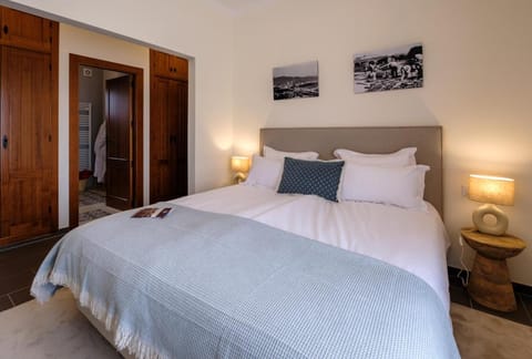 Bathroom, Decorative detail, Bedroom