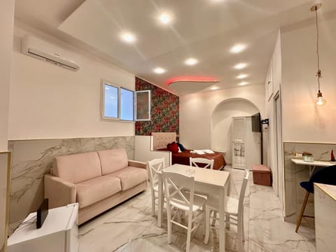 Living room, Seating area, Dining area, air conditioner