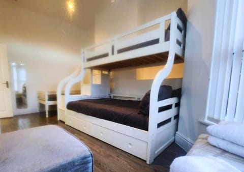 Bed, Other, Photo of the whole room, Bedroom, bunk bed