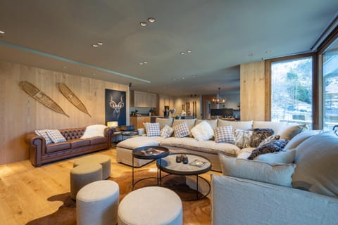 Living room, Seating area