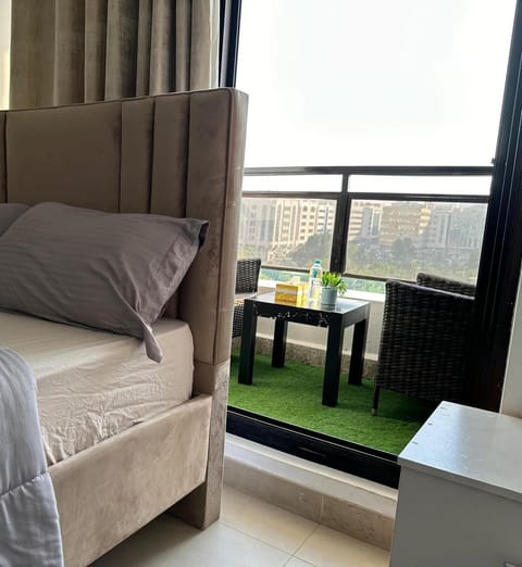 Wonder Balcony Room - Heart of Abu Dhabi Hostel in Abu Dhabi