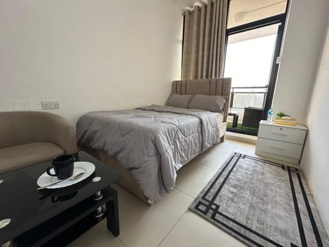 Wonder Balcony Room - Heart of Abu Dhabi Hostel in Abu Dhabi