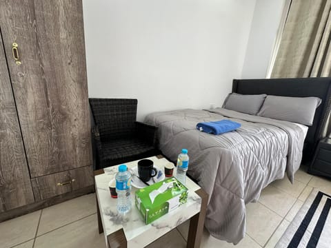 Wonder Balcony Room - Heart of Abu Dhabi Hostel in Abu Dhabi