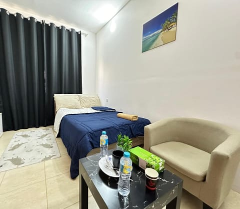 Wonder Balcony Room - Heart of Abu Dhabi Hostel in Abu Dhabi