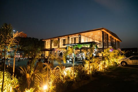 Property building, Swimming pool