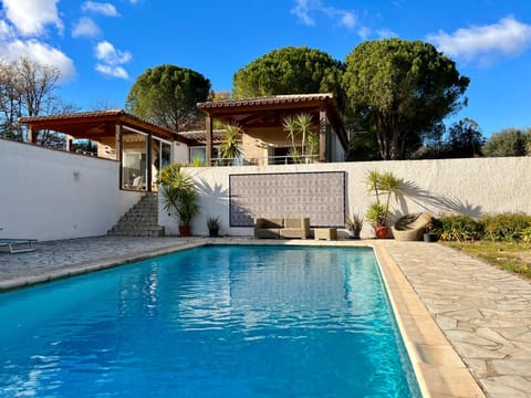 Facade/entrance, Swimming pool