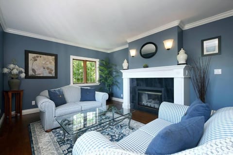 Living room, Seating area, flat iron